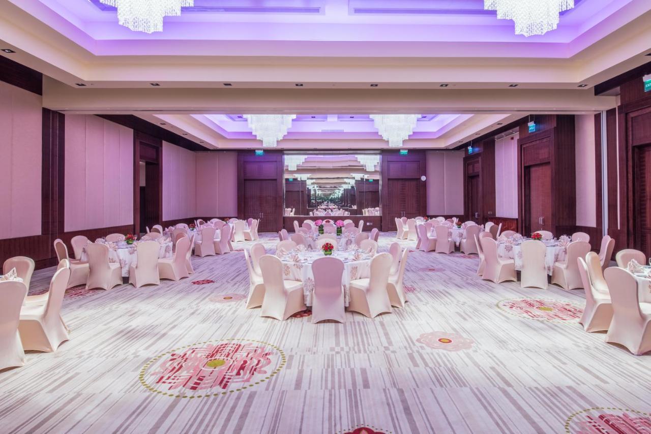 Crowne Plaza By Ihg Hotel