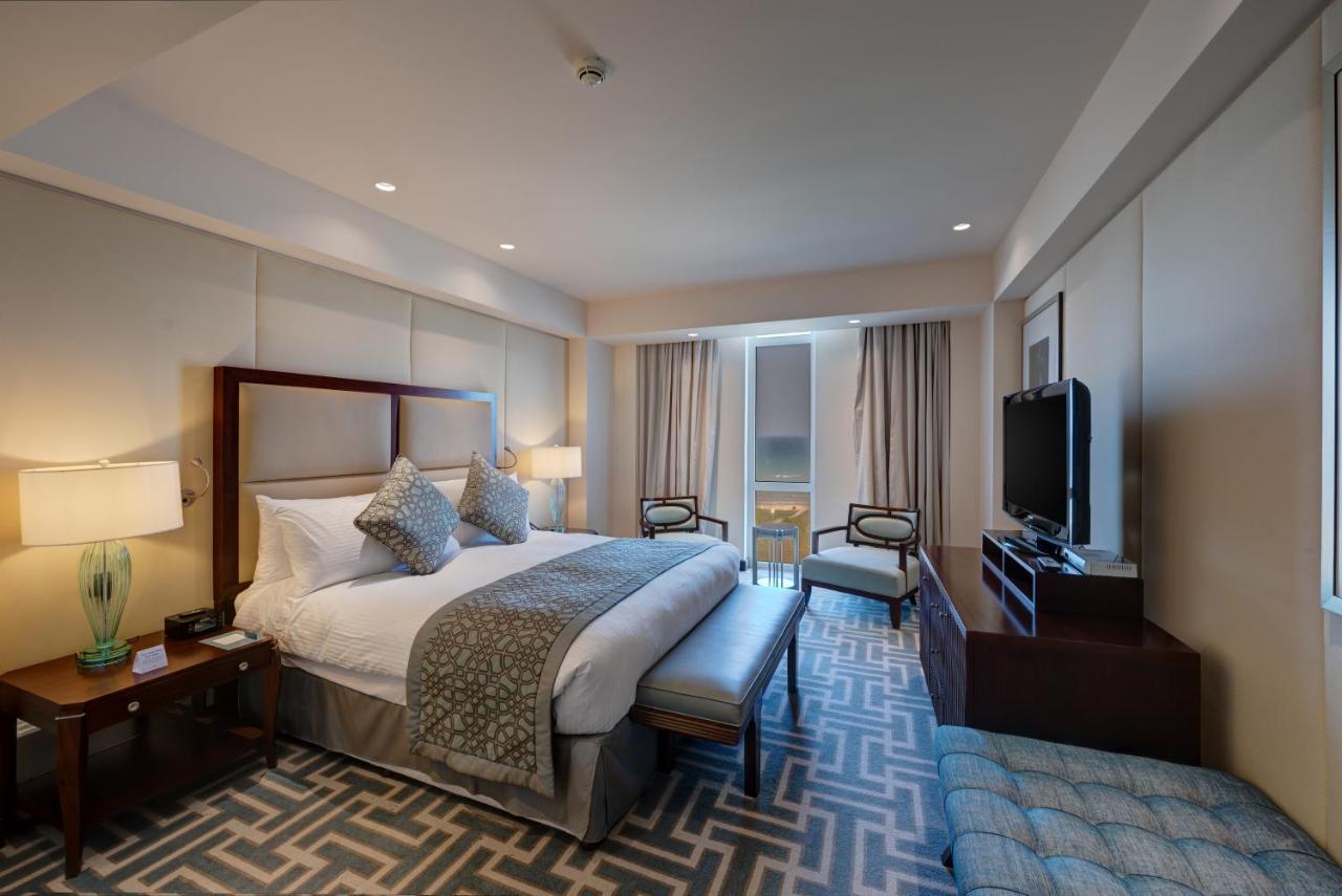 Crowne Plaza By Ihg Hotel
