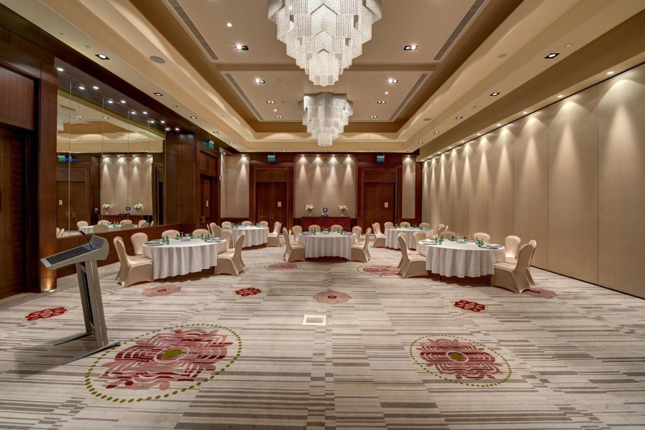 Crowne Plaza By Ihg Hotel