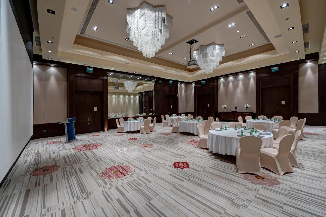 Crowne Plaza By Ihg 5*